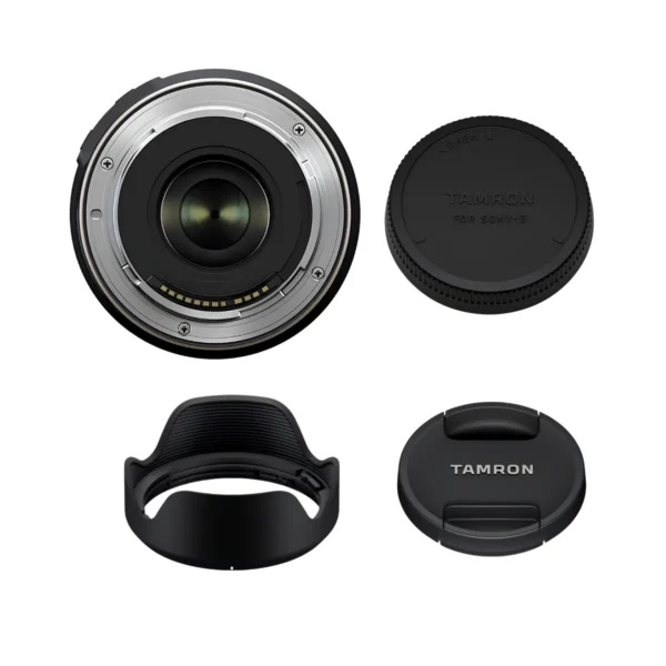 Kit Tamron 17-70mm f/2.8 Canon RF con parasol y tapas