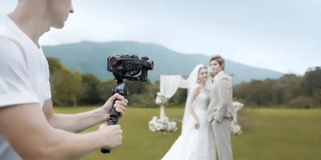 Gimbal Hohem iSteady MT3 Pro con cámara mirrorless y control remoto