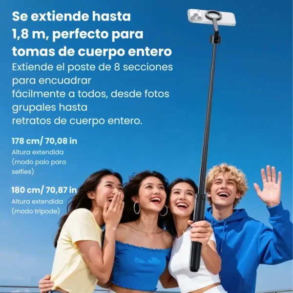 Ulanzi SK-21 plegado a 30 cm junto al control remoto inalámbrico Bluetooth