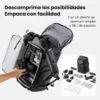 Interior de la Ulanzi AB01 con cubo de cámara, divisores y equipo fotográfico