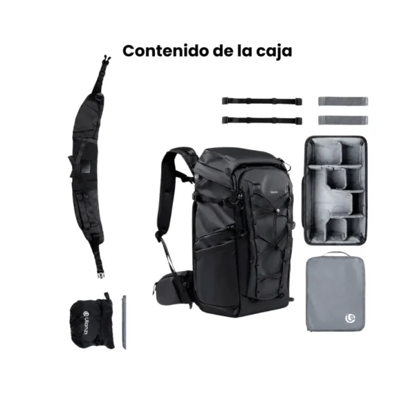Interior de la Ulanzi AB01 con cubo de cámara, divisores y equipo fotográfico