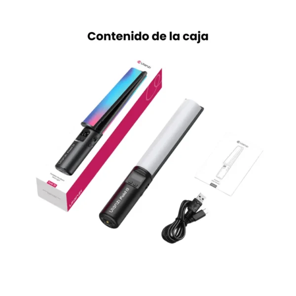 Ulanzi FOLD15 montado en un trípode iluminando un set de grabación