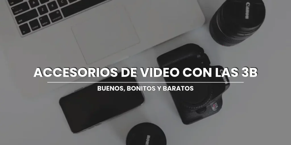 accesorios de video para creadores de contenido sobre una mesa de trabajo